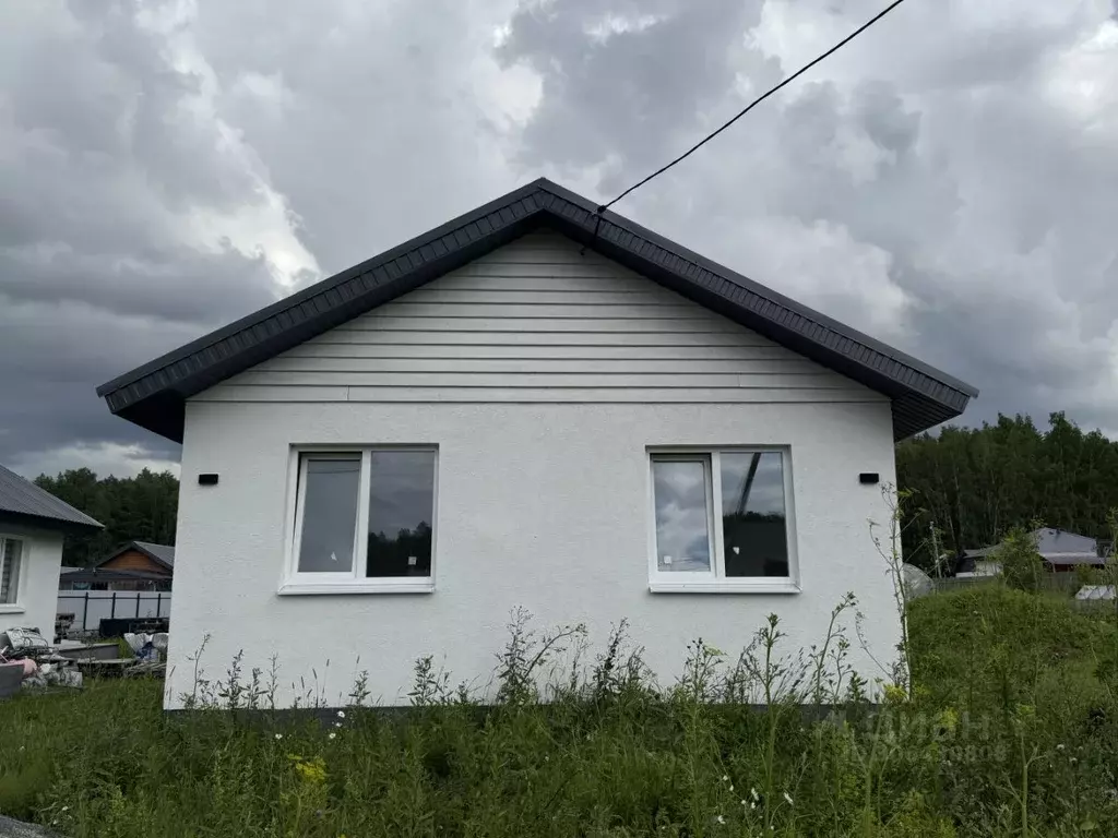 Дом в Свердловская область, Белоярский муниципальный округ, Изумрудная ... - Фото 0