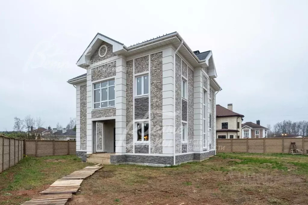 Дом в Москва д. Софьино, ул. Центральная (300 м) - Фото 1