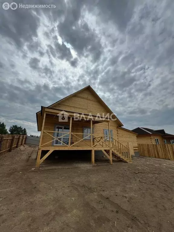Дом в село Нижний Саянтуй, садовые участки Ромашка, 8-я улица (205 м) - Фото 1