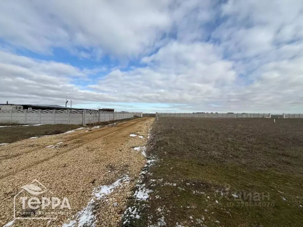 Участок в Крым, Сакский район, с. Молочное  (6.0 сот.) - Фото 1