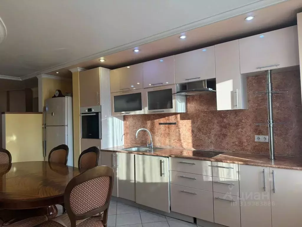 4-к кв. Красноярский край, Красноярск Взлетка мкр, ул. Батурина, 10 ... - Фото 1