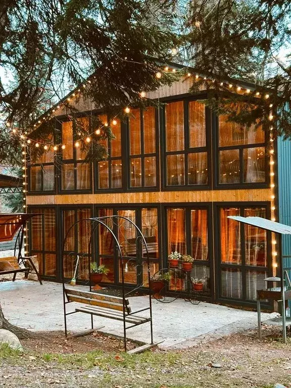 Дом в Карачаево-Черкесия, Зеленчукский район, с. Архыз пер. 3-й ... - Фото 1