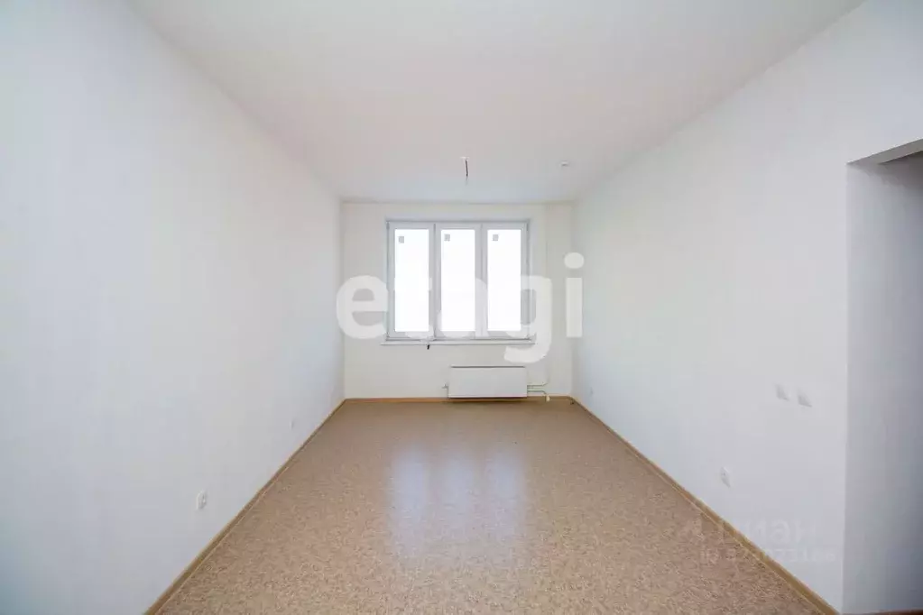 3-к кв. Красноярский край, Красноярск ул. Лесников, 25А (57.1 м) - Фото 0