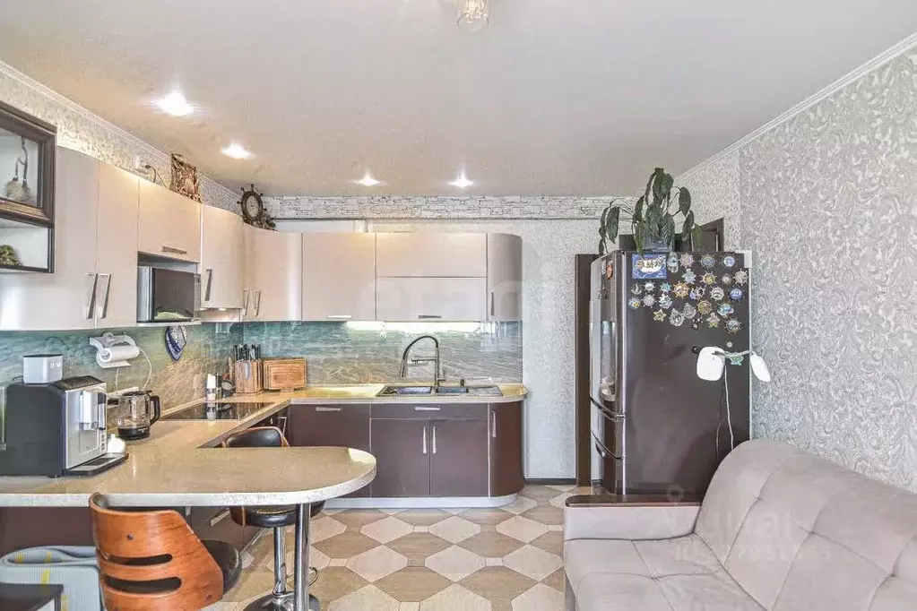 2-к кв. Сахалинская область, Южно-Сахалинск Железнодорожная ул., 18А ... - Фото 1