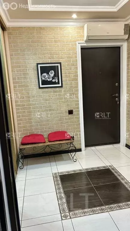 2-комнатная квартира: город Кизилюрт, улица Малагусейнова, 44 (90 м) - Фото 0