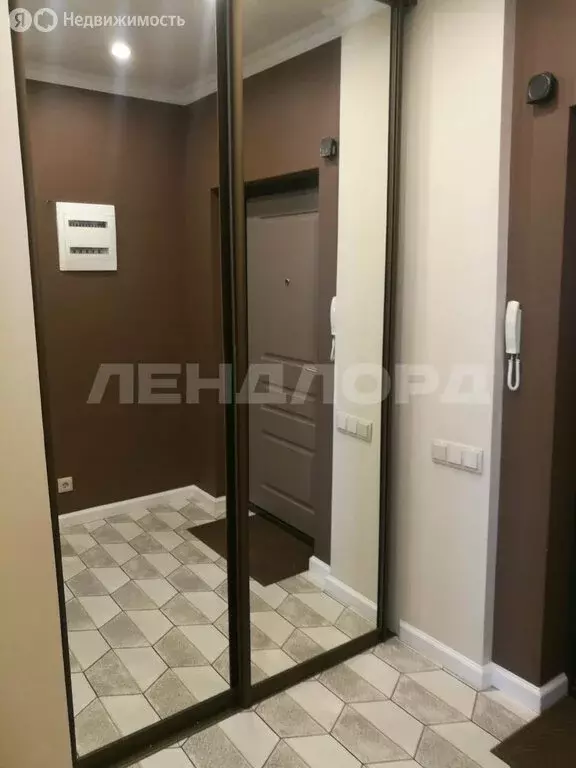 3-комнатная квартира: Ростов-на-Дону, переулок Дунаевского, 17 (100 м) - Фото 0