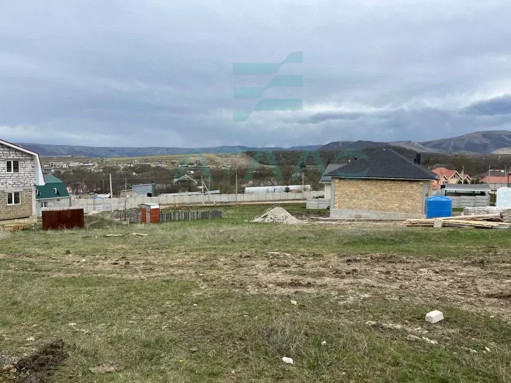 Участок в Крым, Симферопольский район, Добровское с/пос, с. ... - Фото 1