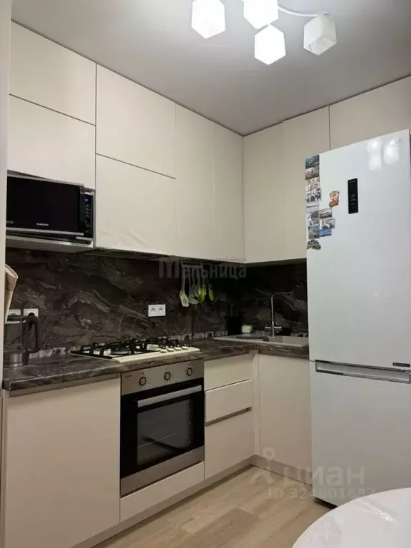 2-к кв. Волгоградская область, Волгоград ул. Добрушина, 35 (43.7 м) - Фото 1