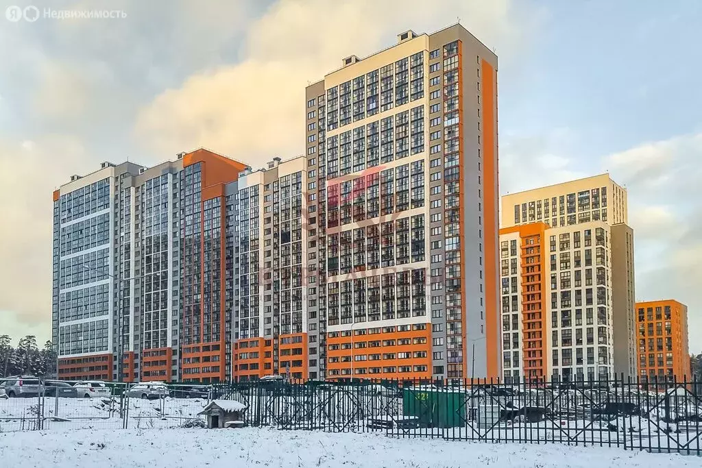 Квартира-студия: Екатеринбург, жилой район Уктус, микрорайон Светлый, ... - Фото 0