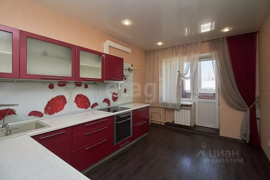 2-к кв. Тюменская область, Тюмень Амурская ул., 4 (67.5 м) - Фото 1