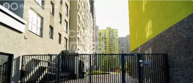 3-комнатная квартира: Курск, улица Энгельса, 115 (64.35 м) - Фото 1
