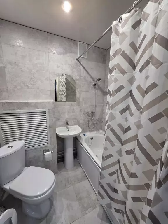 1-к. квартира, 40 м, 4/10 эт. - Фото 1