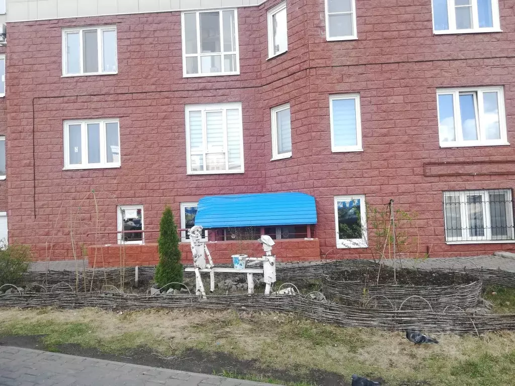 Помещение свободного назначения в Омская область, Омск просп. ... - Фото 1