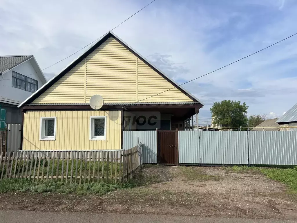 Дом в Оренбургская область, пос. Переволоцкий ул. Пионерская, 79 (75 ... - Фото 0
