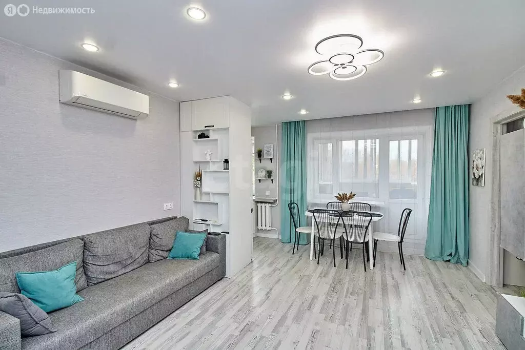 3-комнатная квартира: Тюмень, улица Энергетиков, 50 (56.4 м) - Фото 1