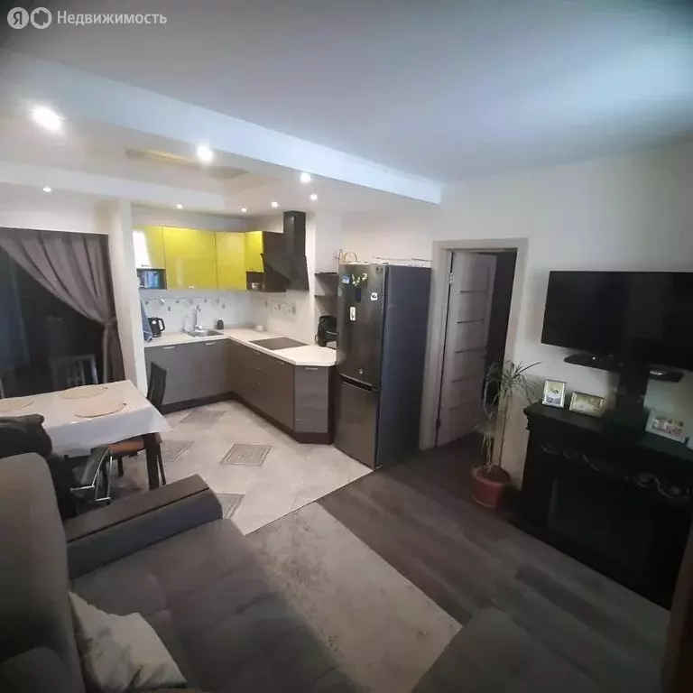 2-комнатная квартира: Саратов, улица имени Ф.А. Блинова, 18 (58.7 м) - Фото 1