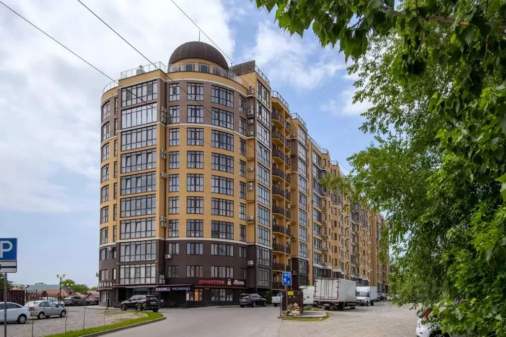 2-к кв. Ставропольский край, Пятигорск ул. Адмиральского, 1А (80.0 м) - Фото 0