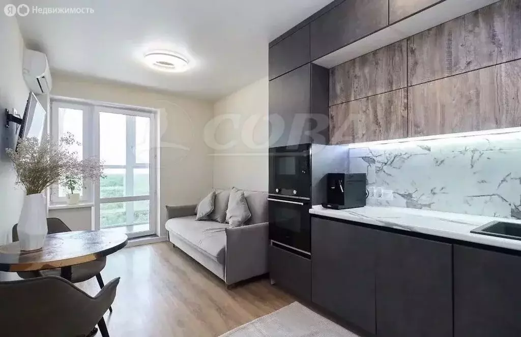 3-комнатная квартира: Тюмень, улица Парада Победы, 9 (49.1 м) - Фото 1