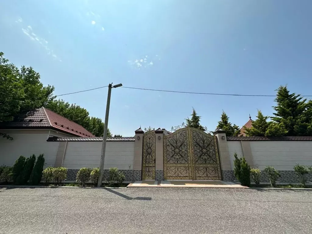 Дом в Чеченская республика, Аргун ул. А. Митаева, 74 (400 м) - Фото 0
