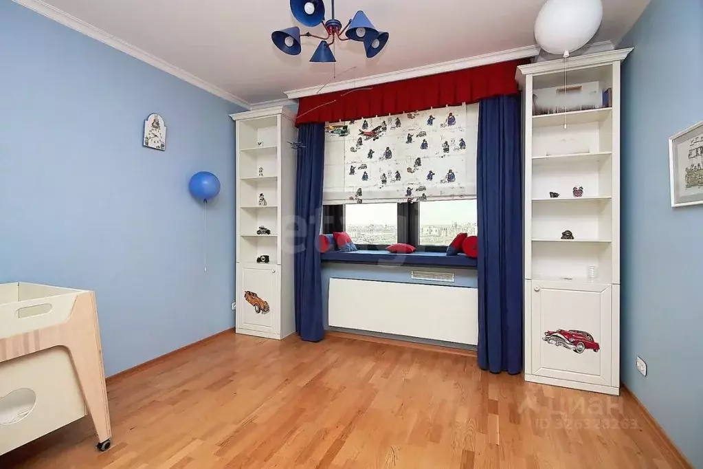 2-к кв. Тюменская область, Тюмень ул. 50 лет Октября, 4 (90.6 м) - Фото 1