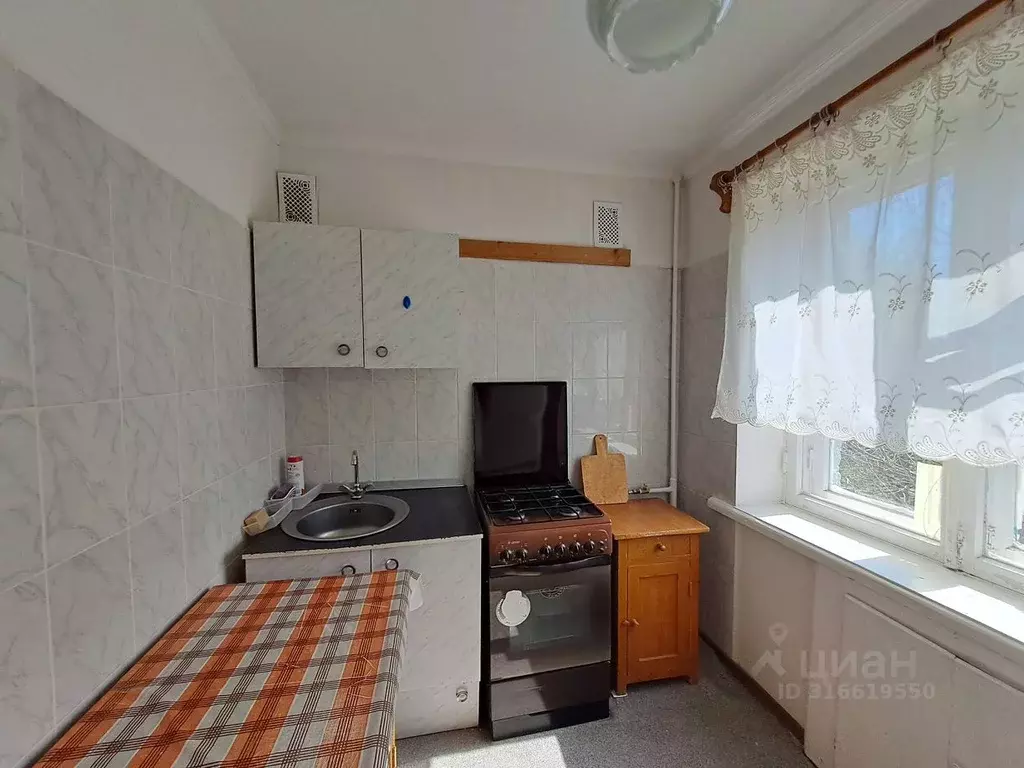 3-к кв. Саратовская область, Саратов Южная ул., 42б (59.0 м) - Фото 0