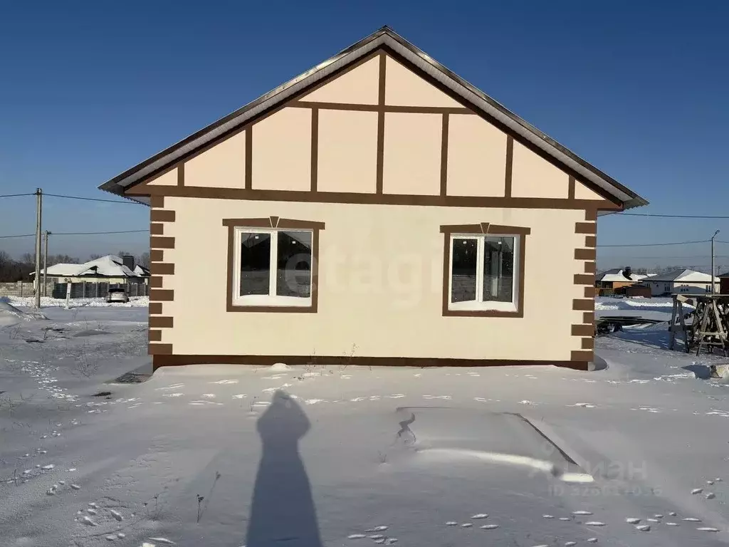 Дом в Белгородская область, Корочанский район, Мелиховское с/пос, с. ... - Фото 1