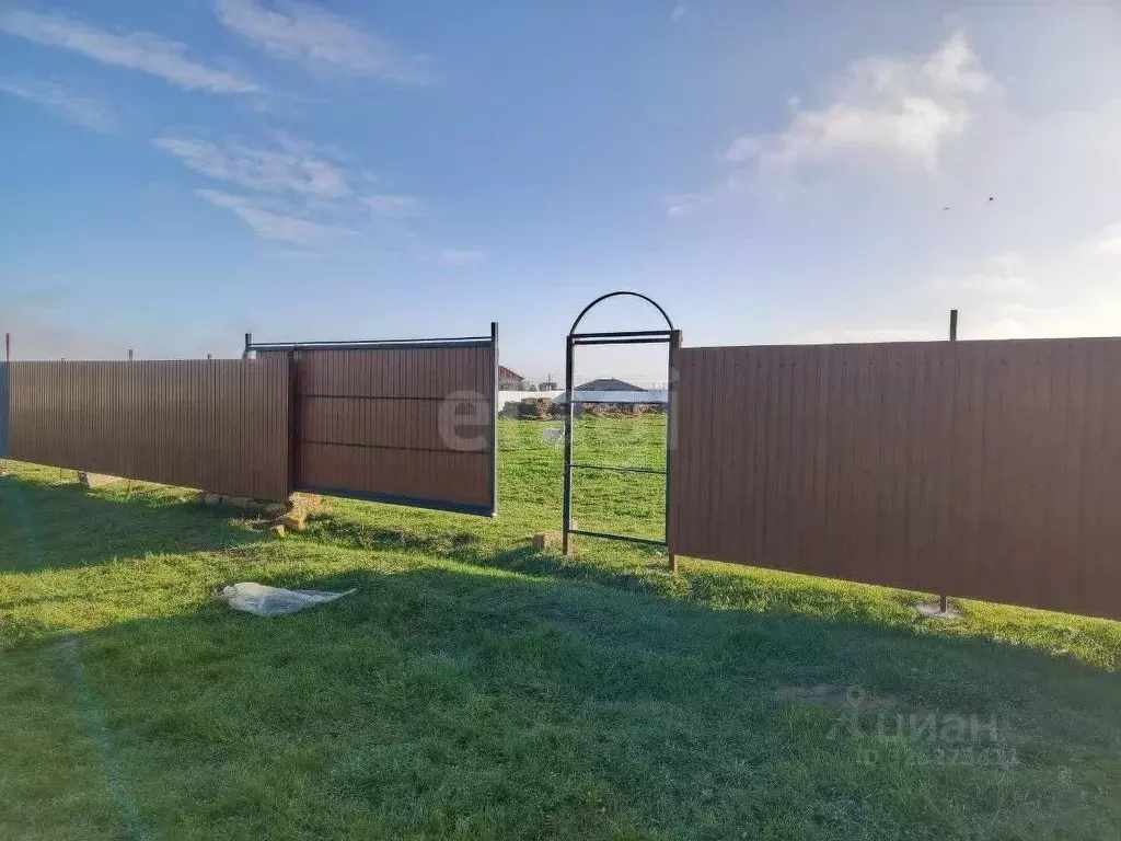 Участок в Крым, Кировский район, с. Яркое Поле ул. Солнечная (15.0 ... - Фото 1