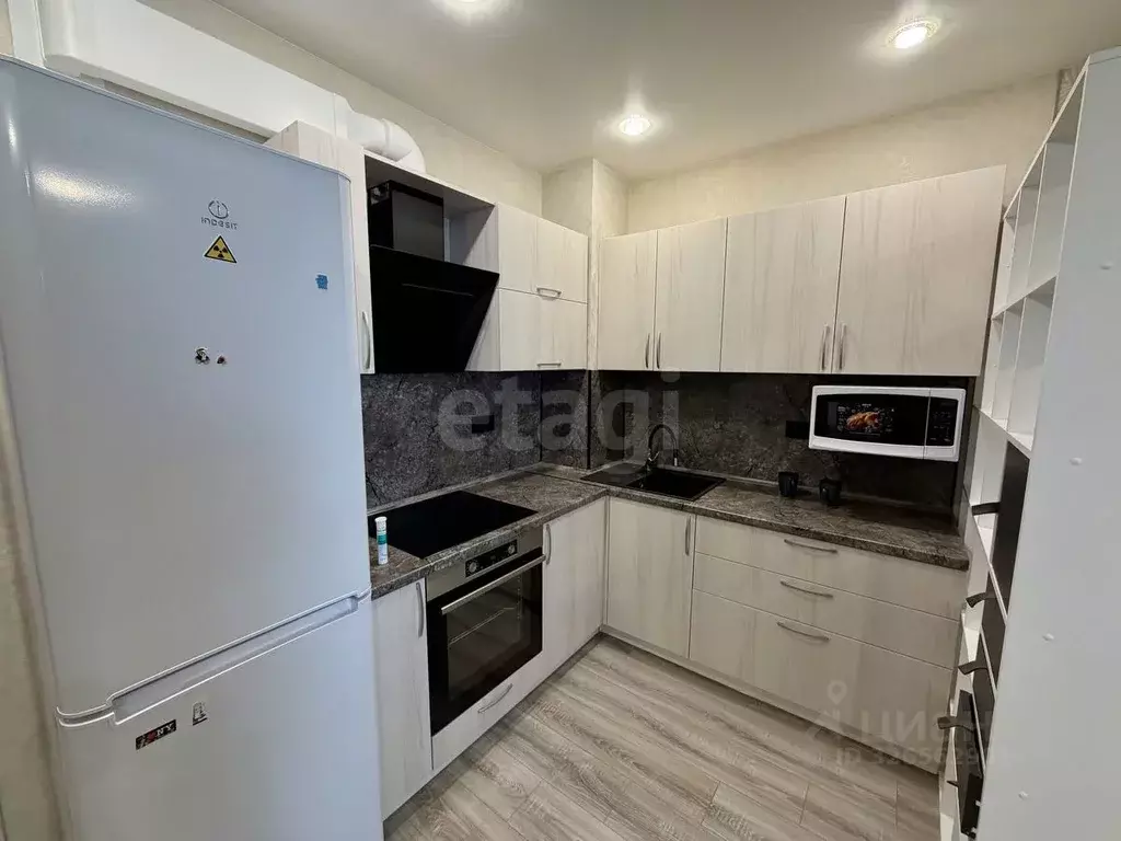 Студия Тюменская область, Тюмень ул. Федюнинского, 64к2 (30.0 м) - Фото 1