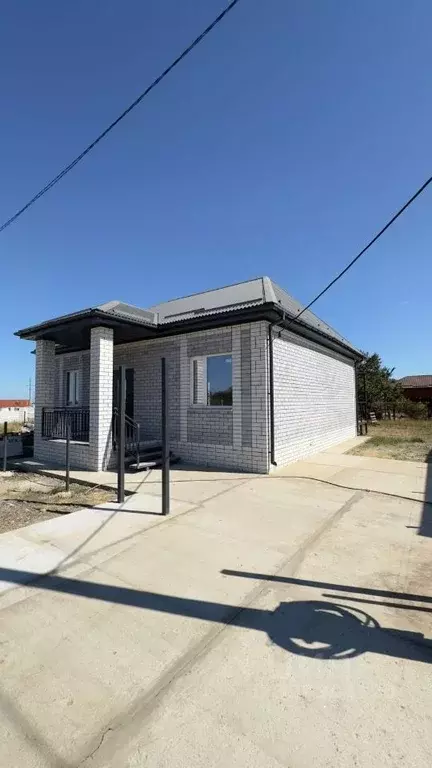 Дом в Краснодарский край, Ейский район, с. Кухаривка Одесская ул. (80 ... - Фото 1