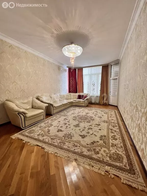 Дом в Махачкала, улица Тахо-Годи, 13 (150 м) - Фото 1