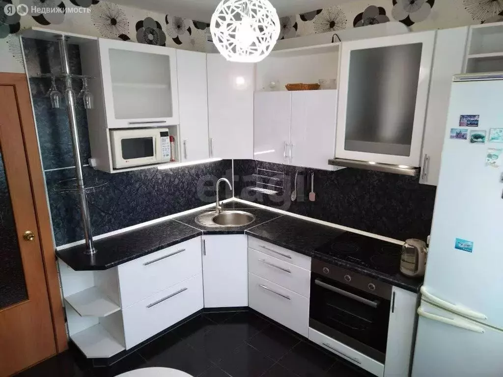 2-комнатная квартира: Челябинск, улица Академика Макеева, 15 (56.7 м) - Фото 0