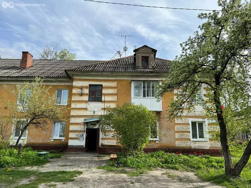 3-комнатная квартира: посёлок городского типа Белые Берега, улица ... - Фото 0