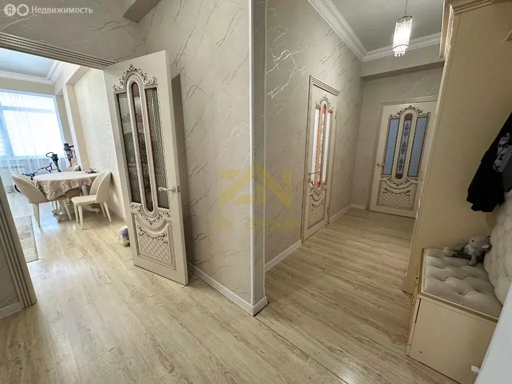 2-комнатная квартира: Махачкала, проспект Насрутдинова, 30Е (80 м) - Фото 1