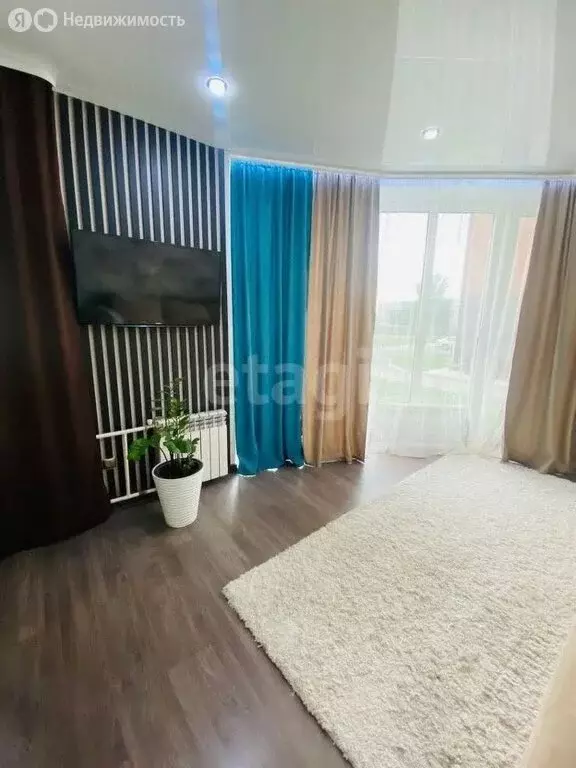 3-комнатная квартира: Абакан, улица Некрасова, 31Б (68.2 м) - Фото 1