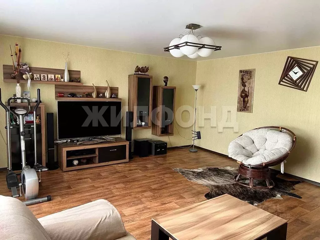 3-к кв. Хакасия, Абакан ул. Торосова, 17 (95.2 м) - Фото 0