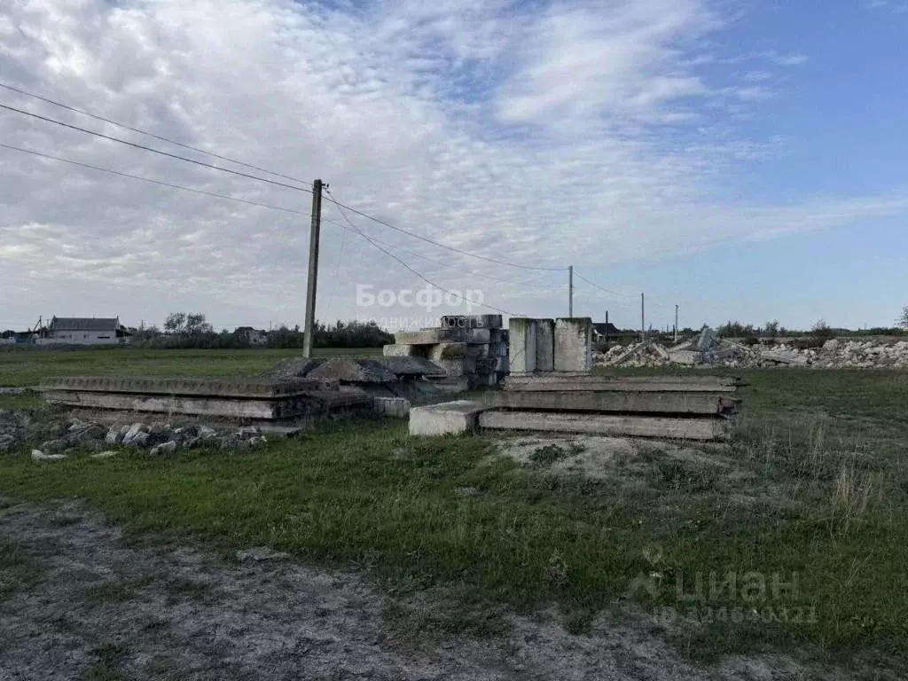 Участок в Крым, Кировский район, с. Яркое Поле ул. Ленина (15.0 сот.) - Фото 1