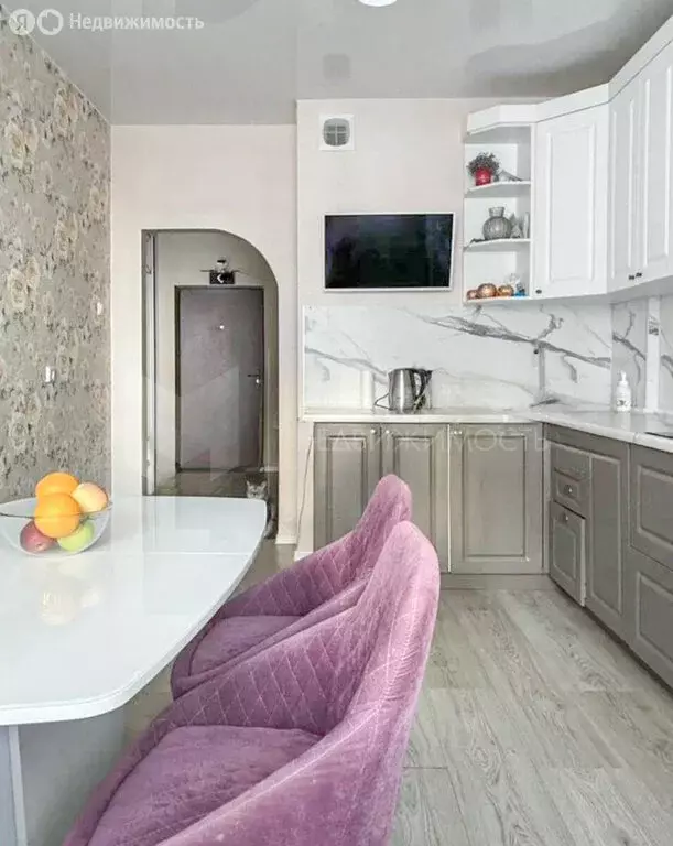 1-комнатная квартира: Тюмень, улица Мельникайте, 2к5 (41.8 м) - Фото 0