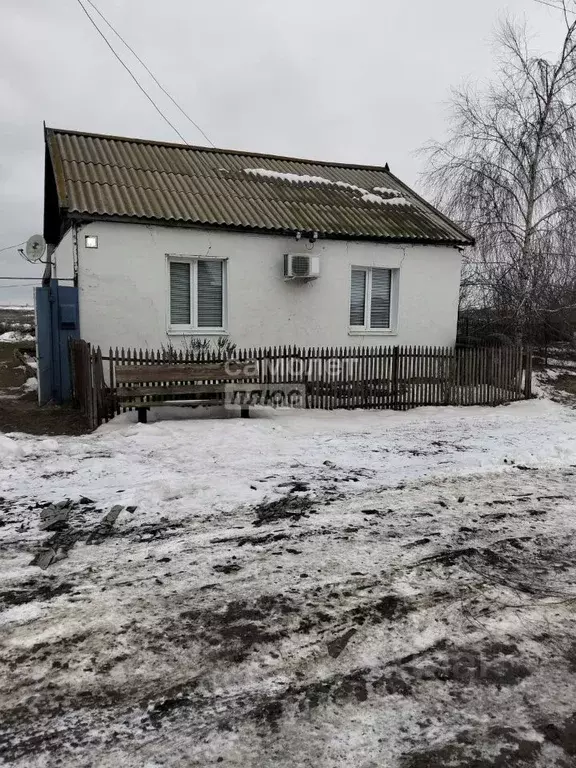 Дом в Саратовская область, Энгельсский район, Красноярское ... - Фото 1
