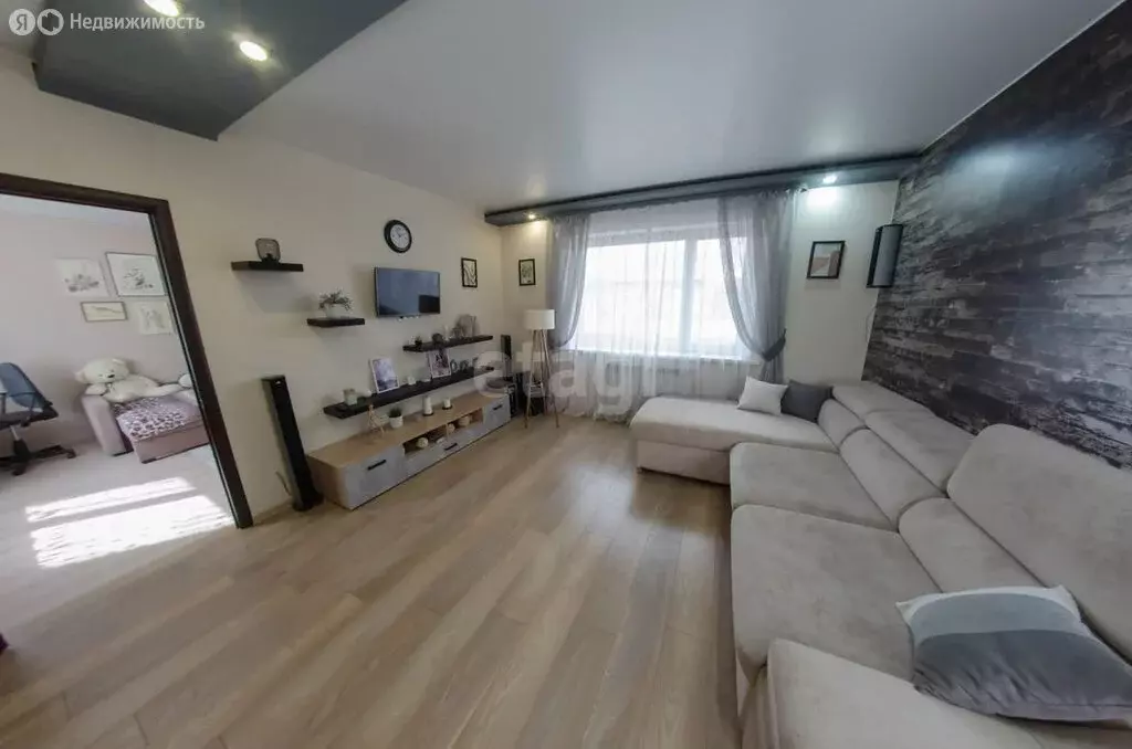 3-комнатная квартира: Шадринск, улица Ефремова, 32 (88.5 м) - Фото 0