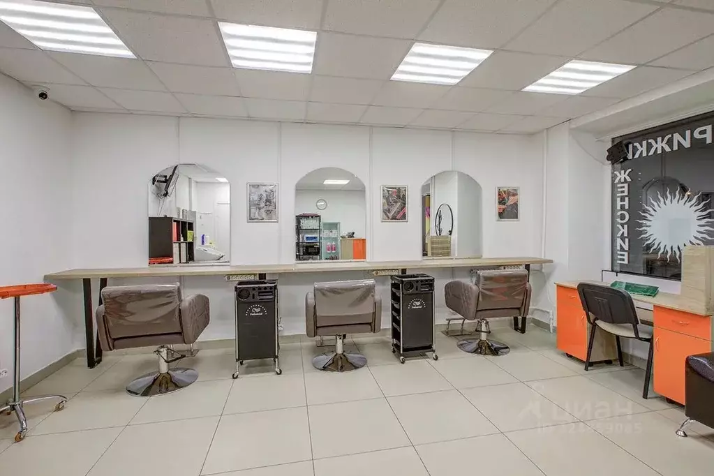 Торговая площадь в Санкт-Петербург ул. Лени Голикова, 50 (29 м) - Фото 1