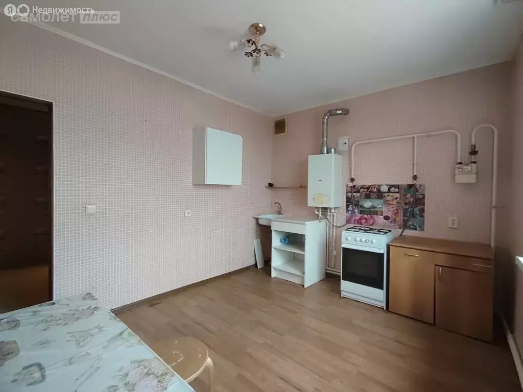 3-комнатная квартира: село Кармаскалы, улица Рафикова, 11 (83.3 м) - Фото 1