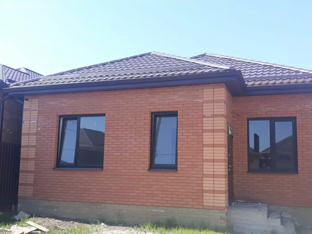 Дом в Ростов-на-Дону, Особенная улица (100 м) - Фото 0