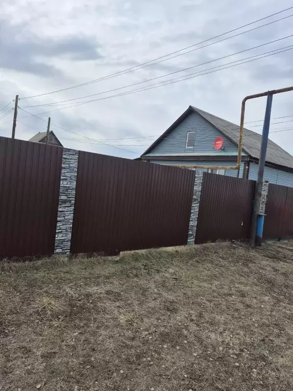 Дом в Саратовская область, Петровский район, Пригородное муниципальное ... - Фото 1