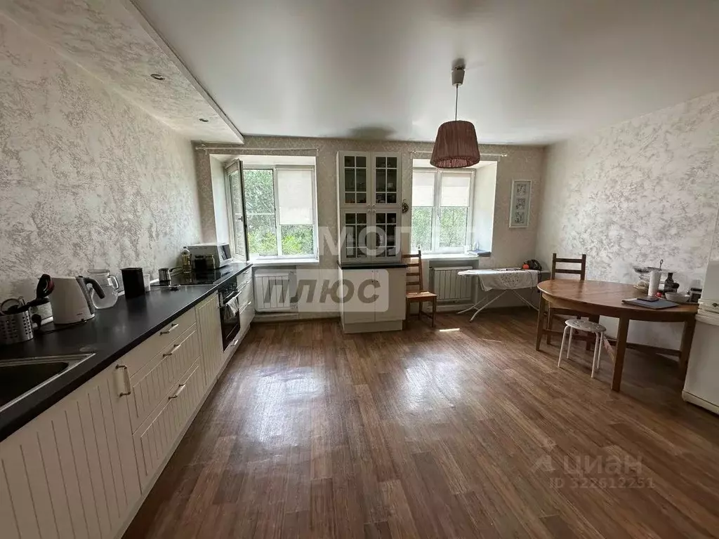 4-к кв. Омская область, Омск Хлебная ул., 33 (106.4 м) - Фото 1