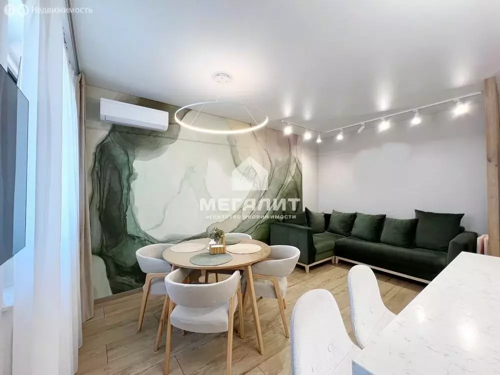 3-комнатная квартира: Казань, улица Короленко, 28Б (72.6 м) - Фото 0