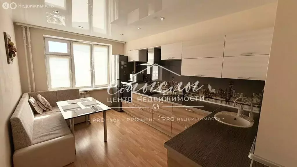 2-комнатная квартира: Тюмень, улица Николая Фёдорова, 17 (60.8 м) - Фото 1