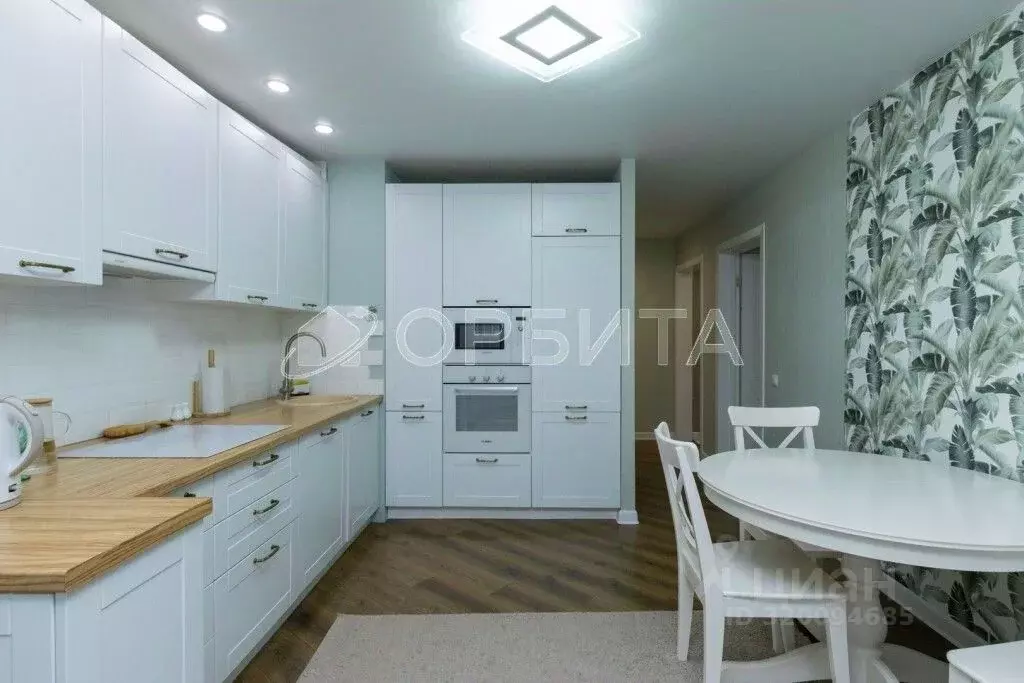 3-к кв. Тюменская область, Тюмень Кремлевская ул., 110к1 (90.0 м) - Фото 0