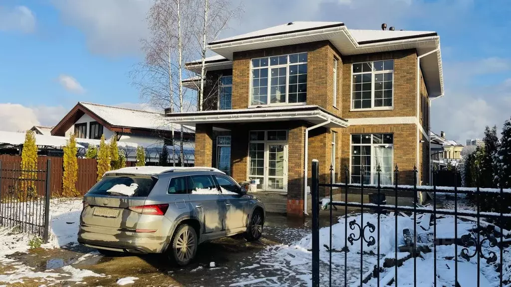 Дом в Москва д. Столбово, ул. Геологов, 30 (300 м) - Фото 1