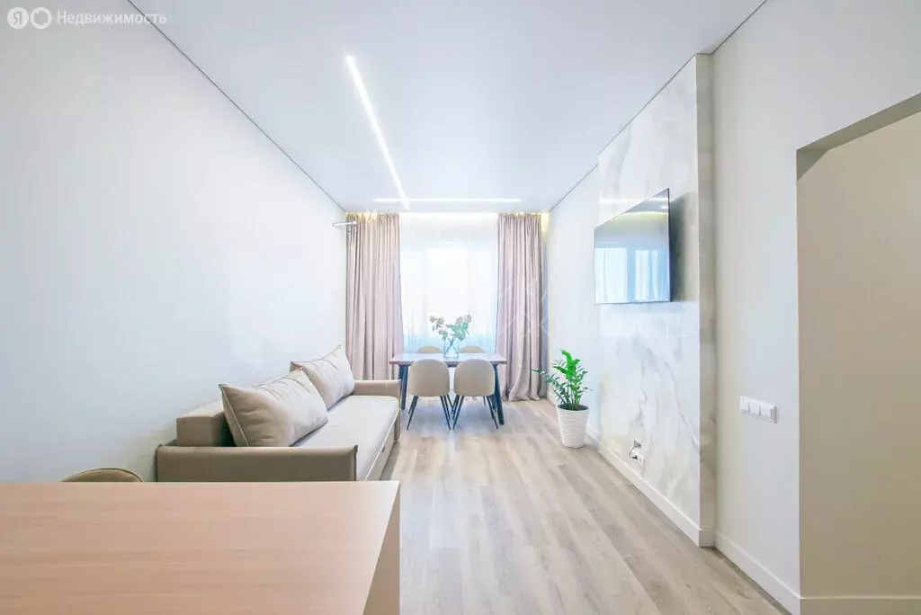 3-комнатная квартира: Тюмень, улица Братьев Бондаревых, 1 (97 м) - Фото 1