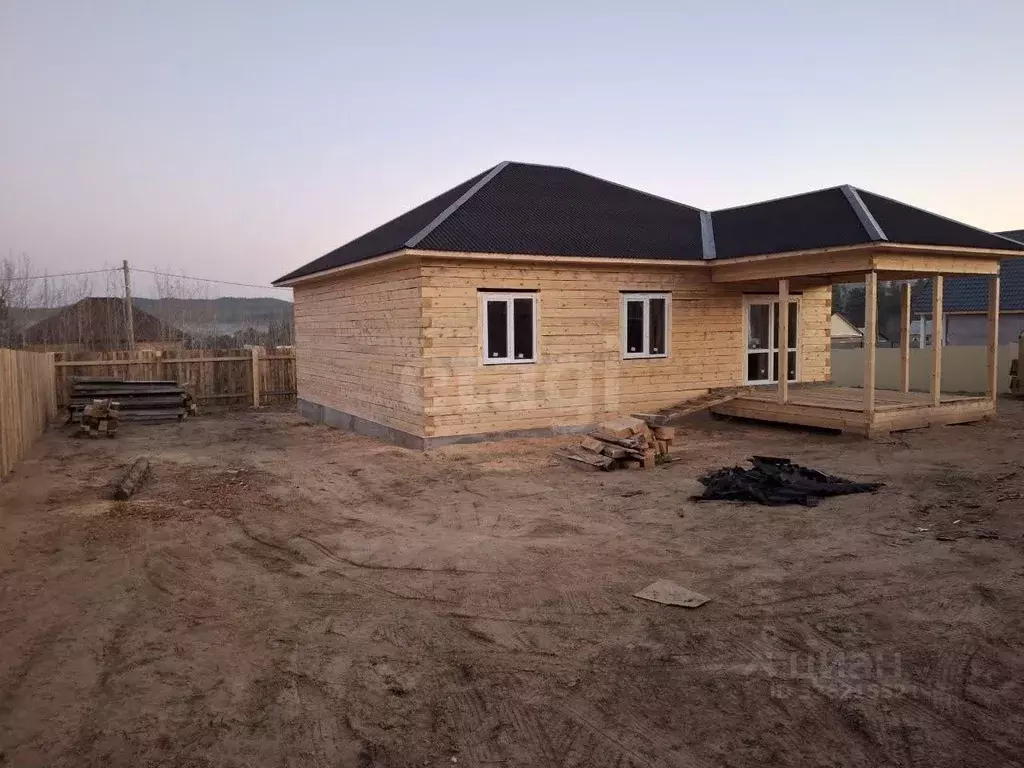 Дом в Бурятия, Улан-Удэ ул. Цырендаши Доржиева, 88 (120 м) - Фото 1